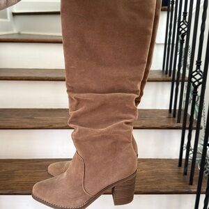 Universal Thread Knee High Boots 8 Brown Boots Heels 3inch

Worn once!